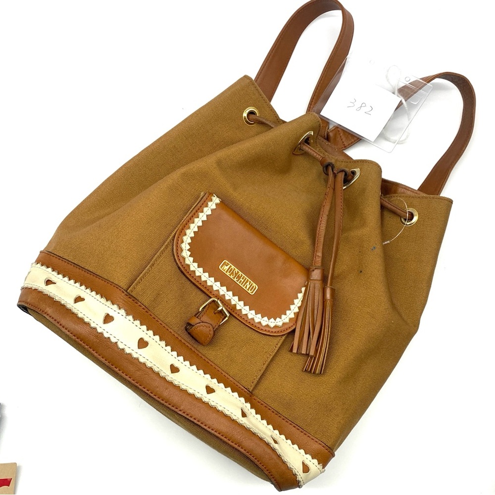 MOSCHINO TAN CANVAS LEATHER TASSEL GOLD HEART DRAWSTRING VINTAGE BACKPACK LARGE